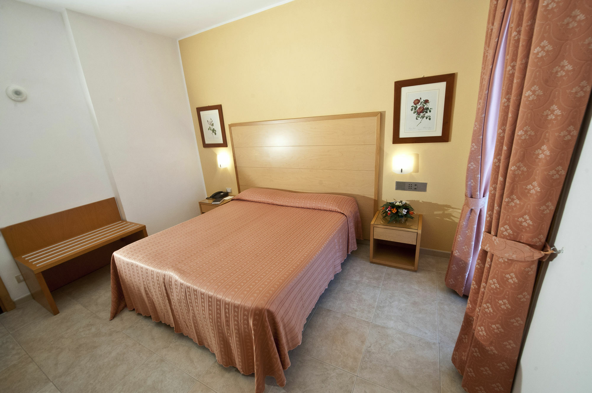 Hotel Degli Aranci Vieste Kültér fotó